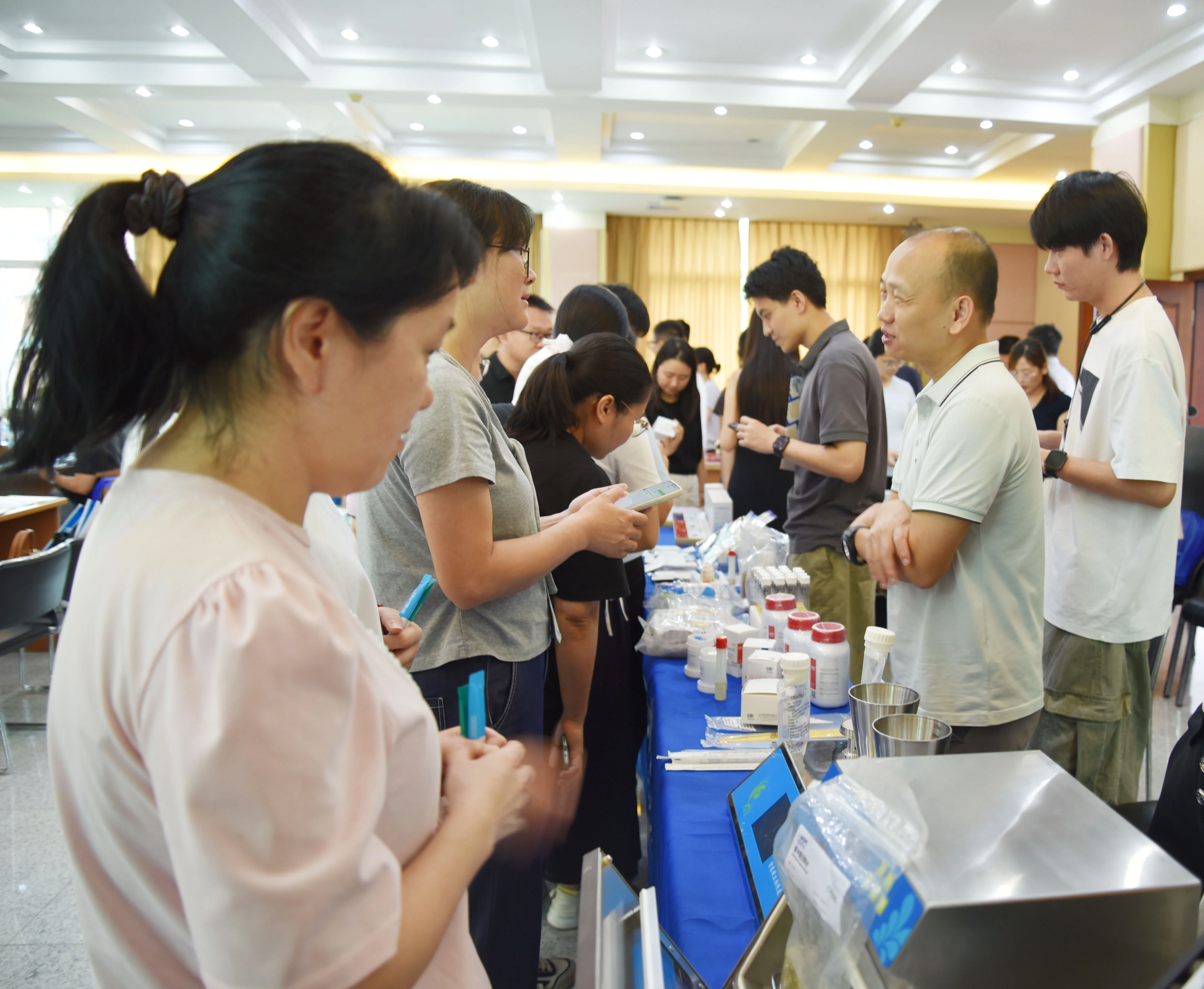 技术产品引驻足,供需对接零距离 技术产品引驻足,供需对接零距离